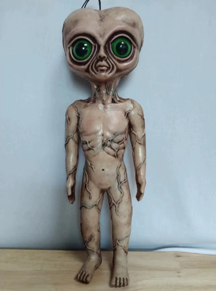 0207ba Alien Ornaments Statue Decoration Monster Halloween Novelty Alien Props UFO Theme Props Pedant